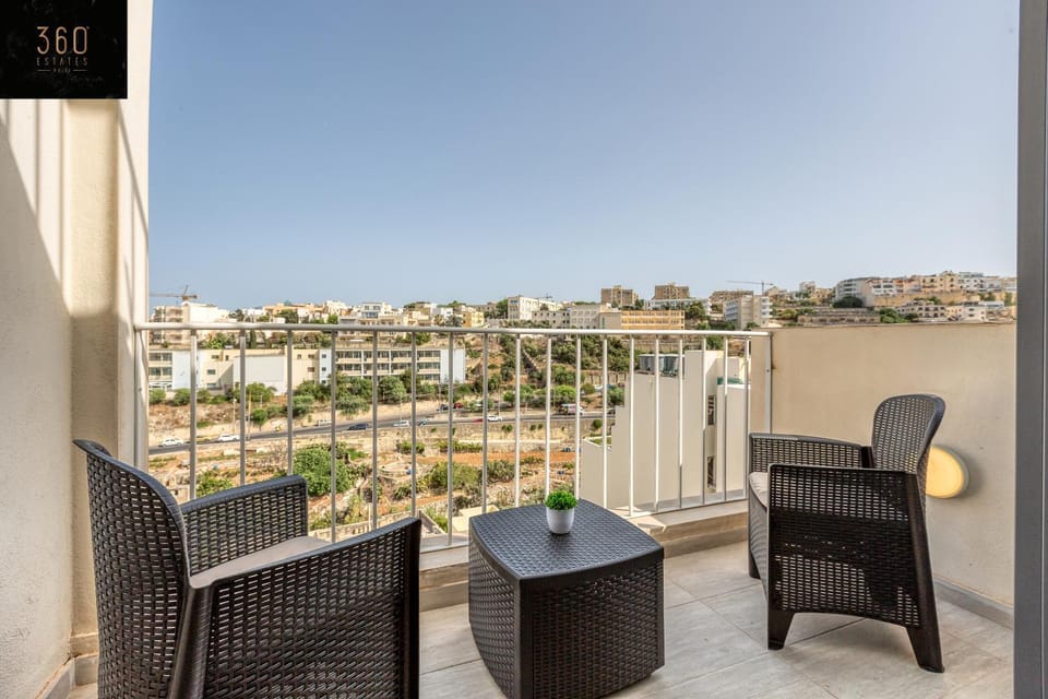 Day, View (from property/room), Balcony/Terrace, Living room, Seating area
