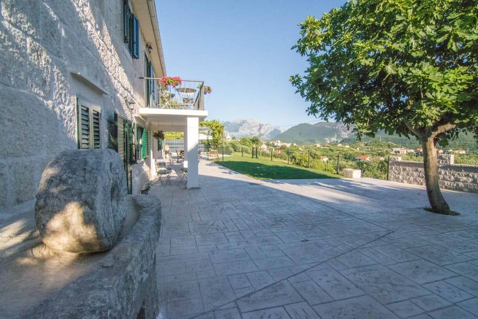 Inner courtyard view