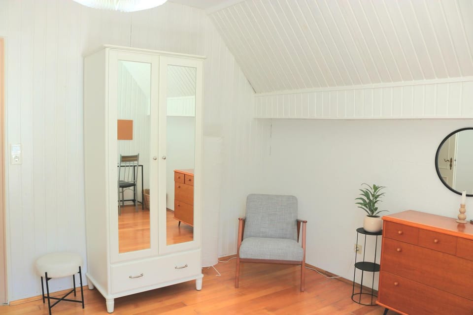 Bedroom, wardrobe