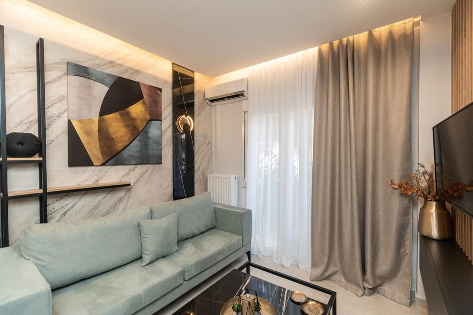 TV and multimedia, Living room, Seating area, Evening entertainment
