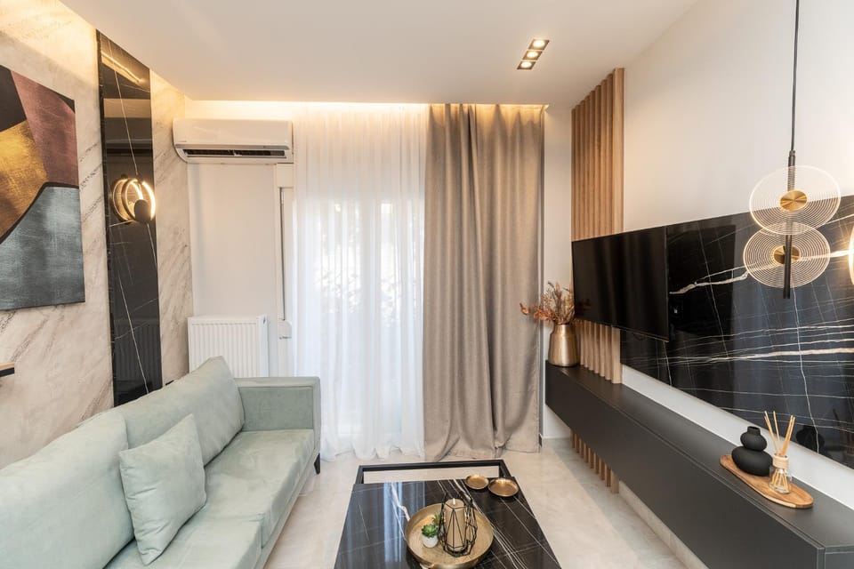 TV and multimedia, Living room, Seating area, air conditioner