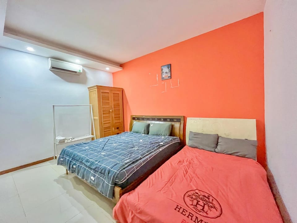 Bed, Photo of the whole room, Bedroom, air conditioner