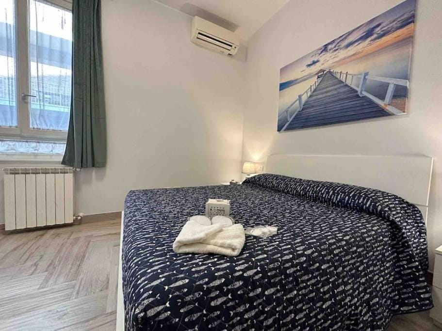 Bed, Photo of the whole room, Bedroom, air conditioner