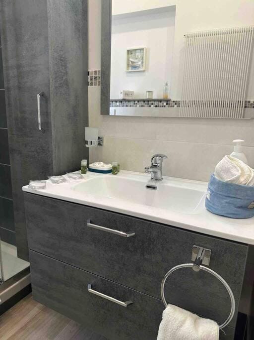Bathroom, towels