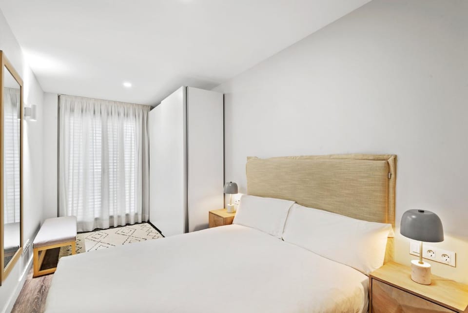 Bed, Photo of the whole room, Bedroom