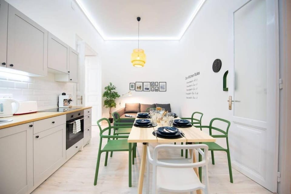 Very Central - Sunny - Comfy House in Budapest