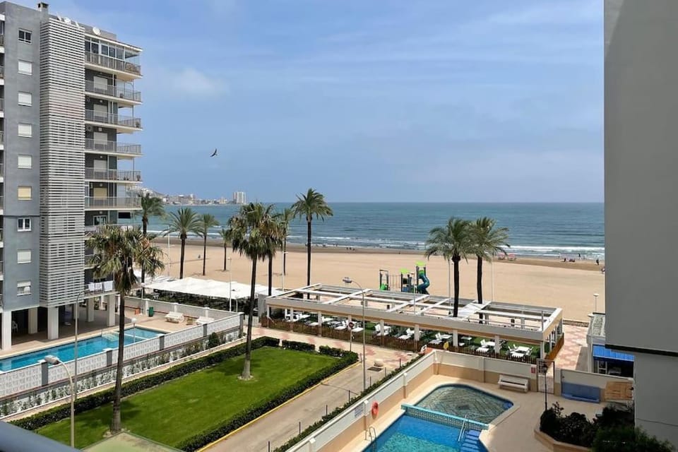 Property building, Nearby landmark, Natural landscape, Beach, Pool view, Sea view, Swimming pool, Swimming pool, Location, sunbed