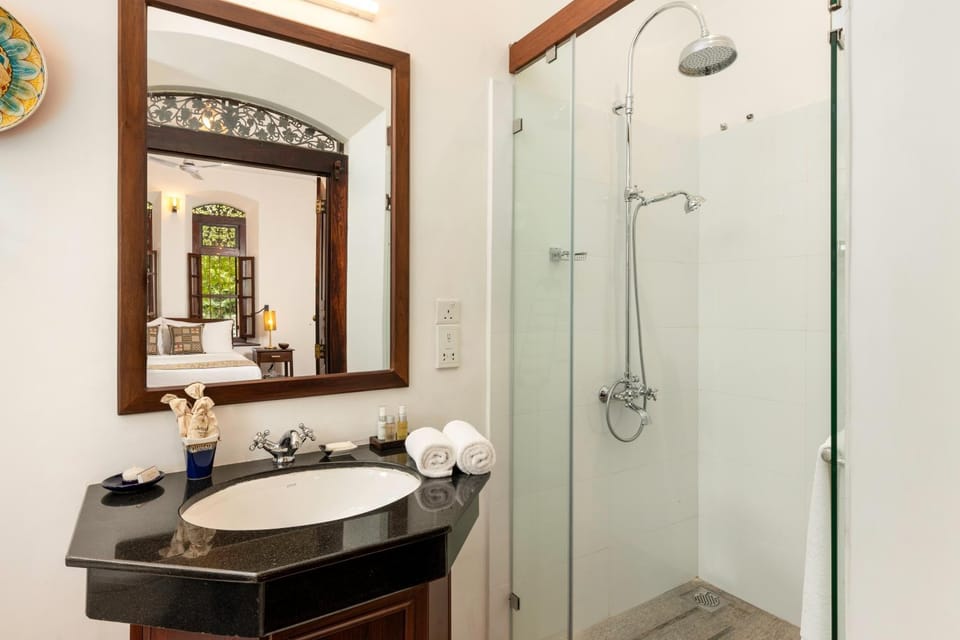 Shower, Bathroom, towels