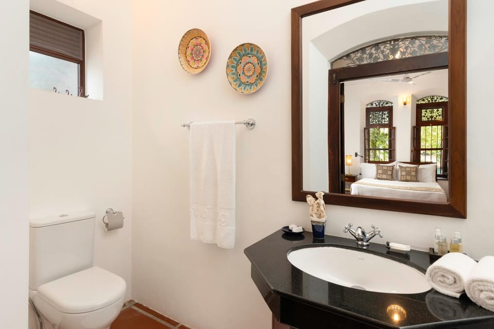 Toilet, Bathroom, towels