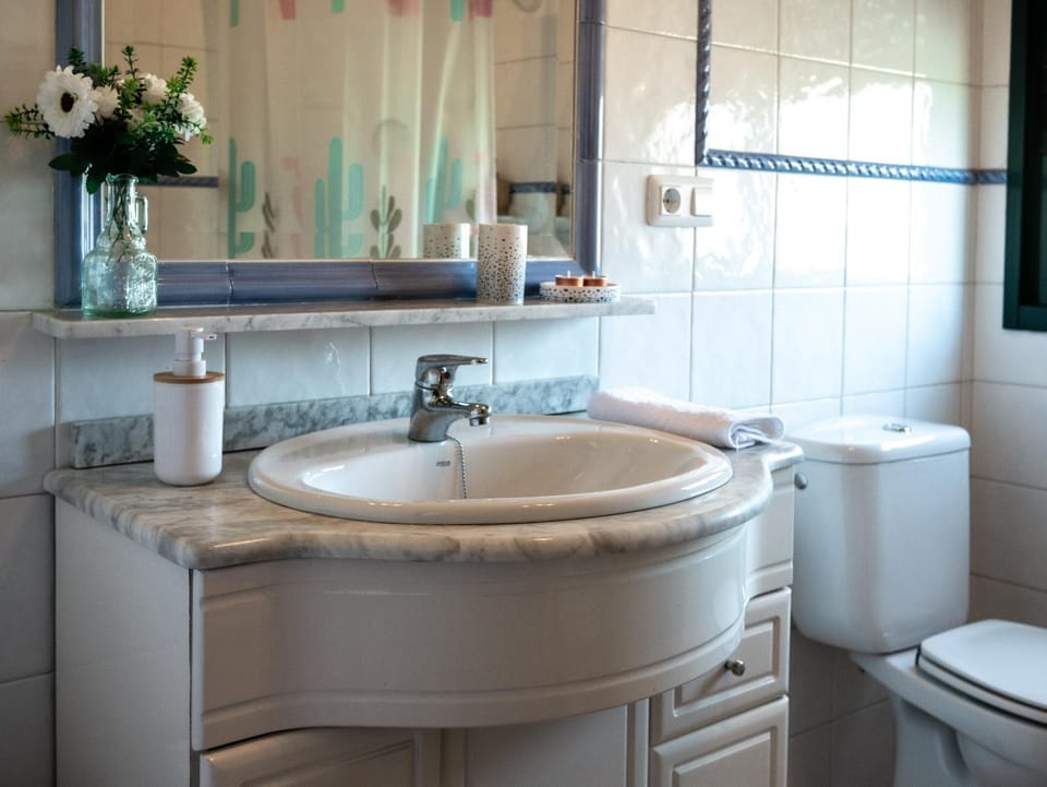 Bathroom, towels