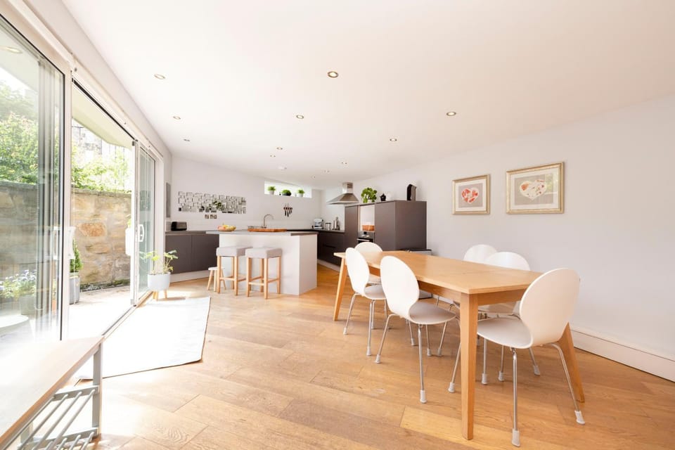 Kitchen or kitchenette, Seating area, Dining area