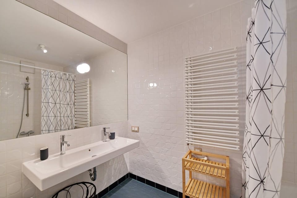 Julius 24 - Stylish Heaven, 5 Mins to City Center Apartment in Vienna
