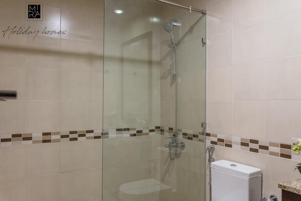 Shower, Toilet