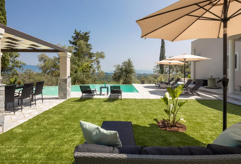 Property building, Day, Garden, View (from property/room), Garden view, Pool view, Swimming pool, sunbed