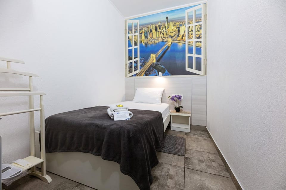 Smart Hotel Rooms near metro 24/7 Hotel in Kiev City - Kyiv