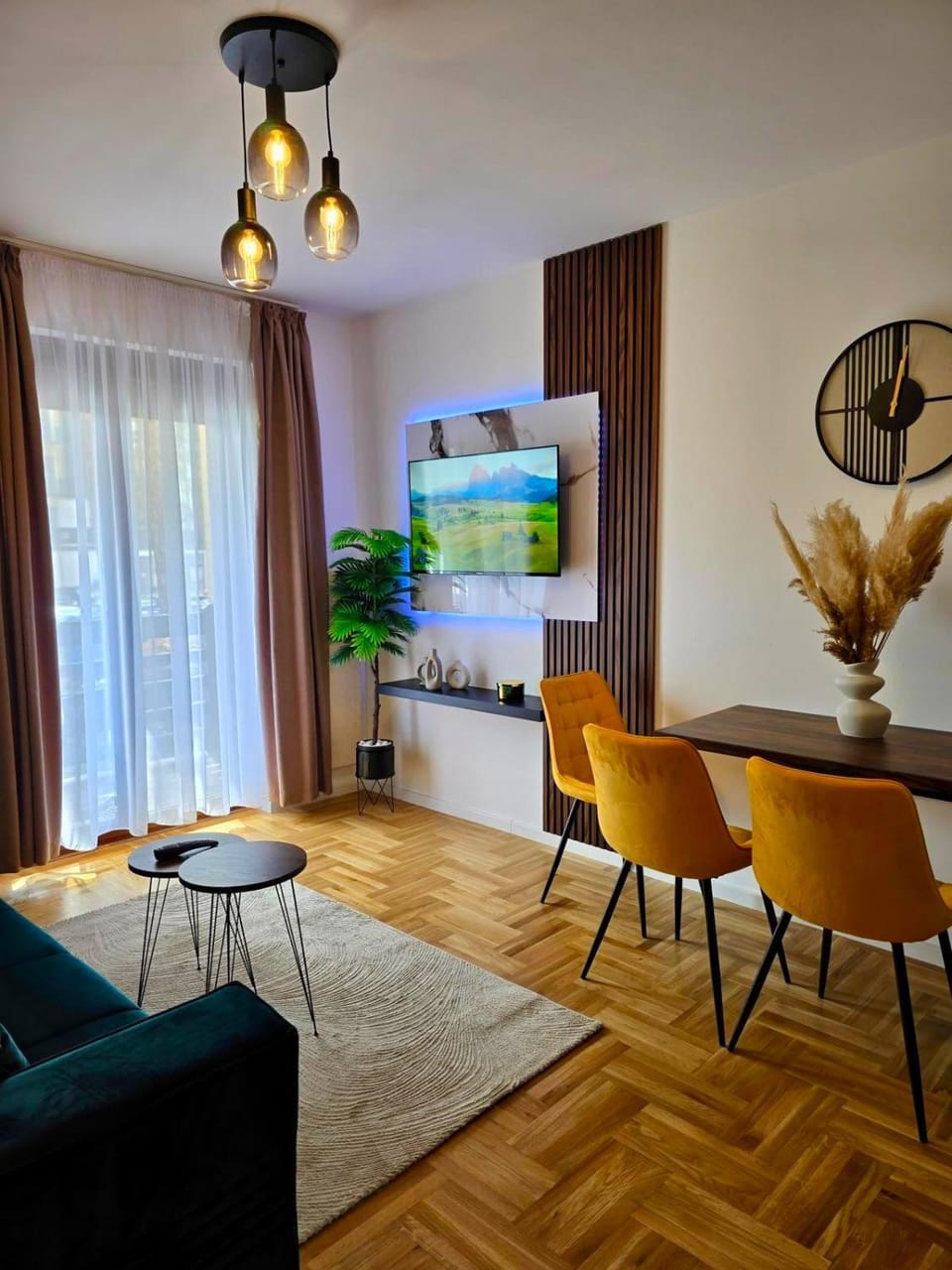 TV and multimedia, Living room, Seating area