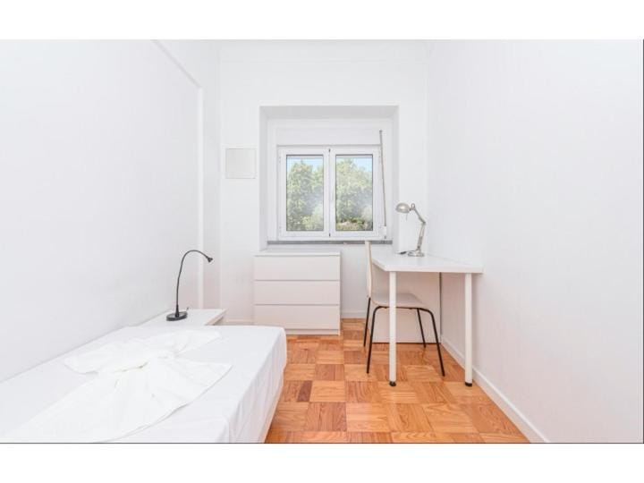 HOUZE Spacious 4 bedroom flat near Lisbon Zoo Apartment in Lisbon