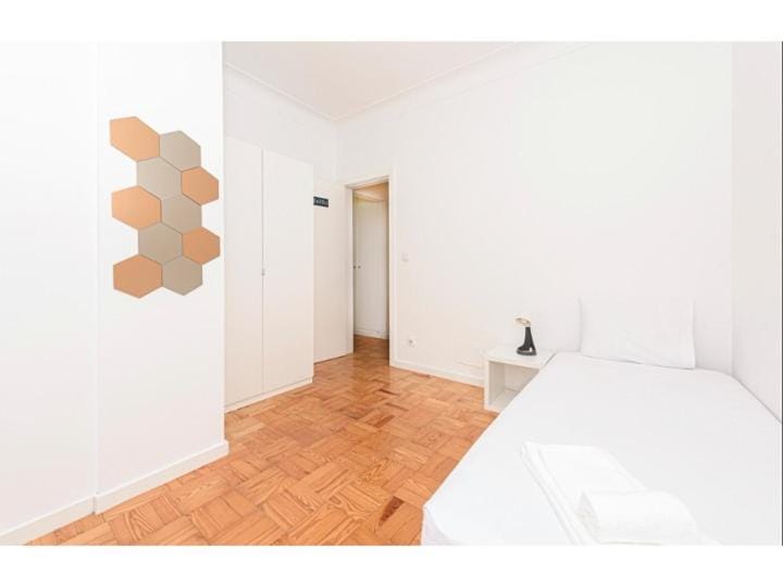 HOUZE Spacious 4 bedroom flat near Lisbon Zoo Apartment in Lisbon