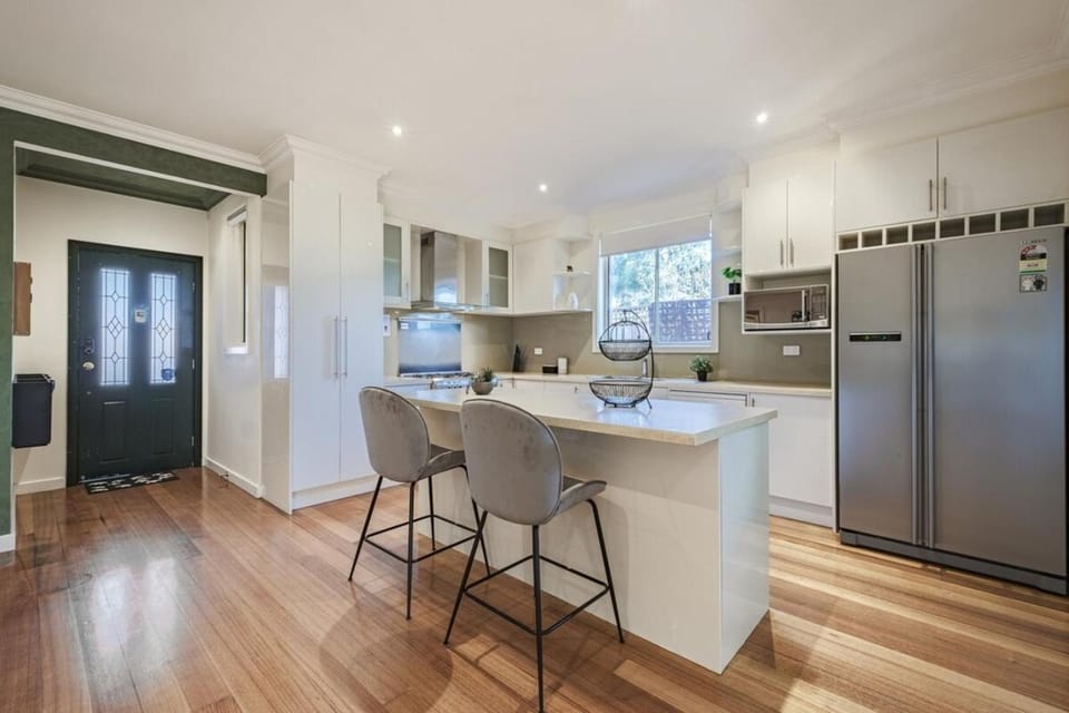 Nunawading beautiful 3BR housedeckingcourtyard House in Melbourne