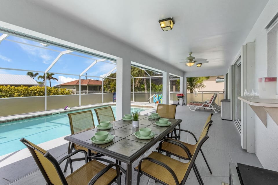 Villa Charming Sunset House in Cape Coral
