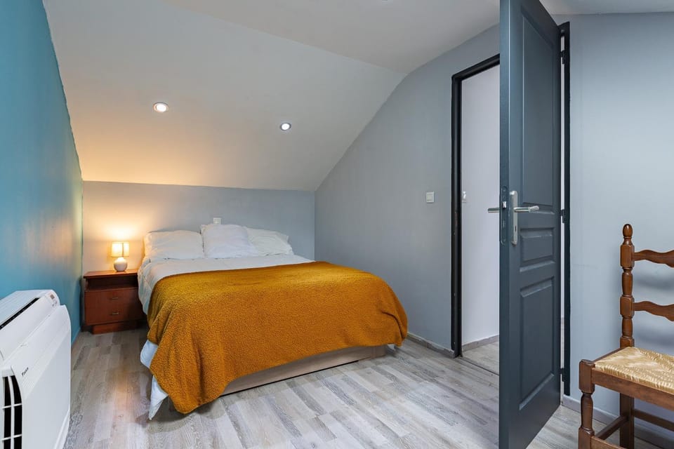 Property building, Living room, Bedroom