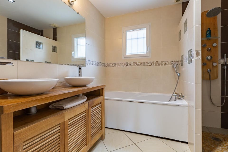 Bathroom, Living room