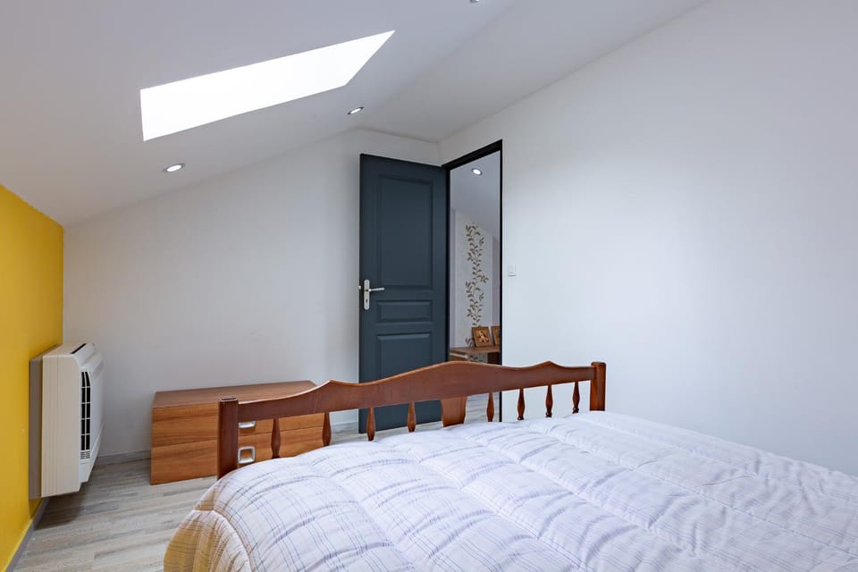 Property building, Living room, Bedroom