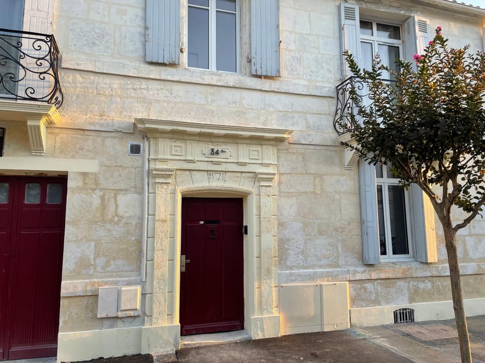 Property building, Facade/entrance