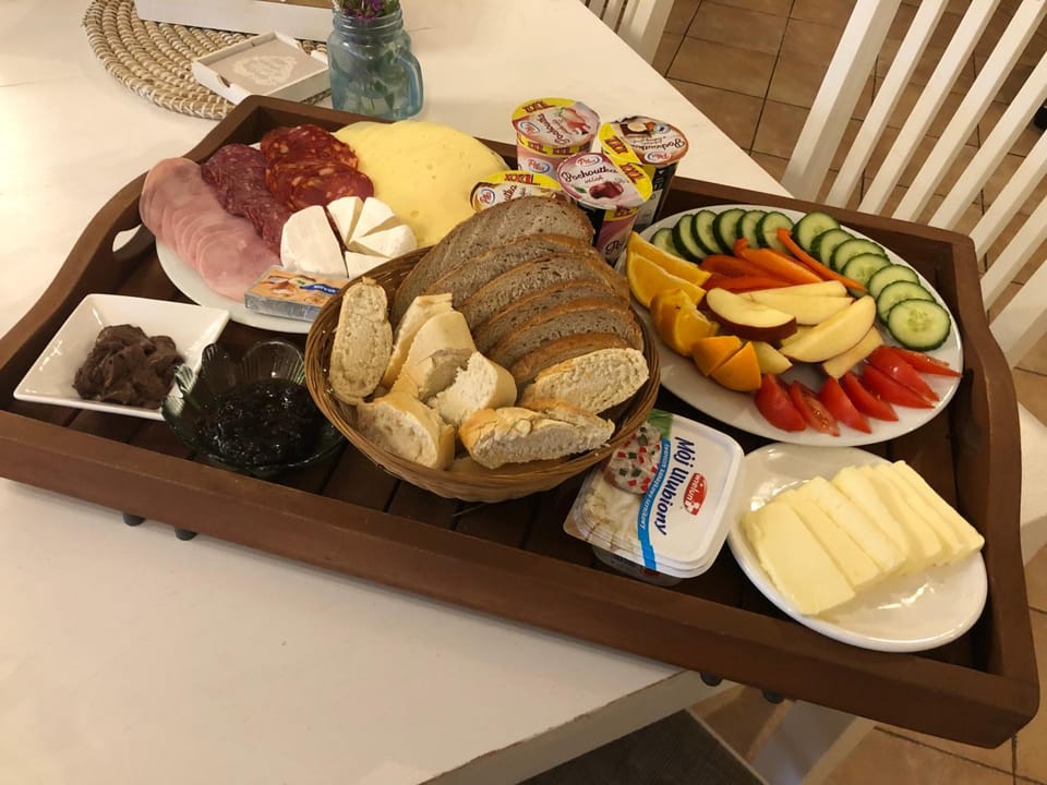 Breakfast, Continental breakfast