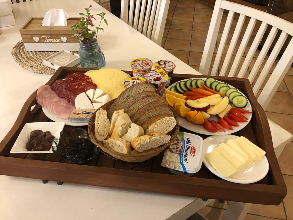 Breakfast, Continental breakfast