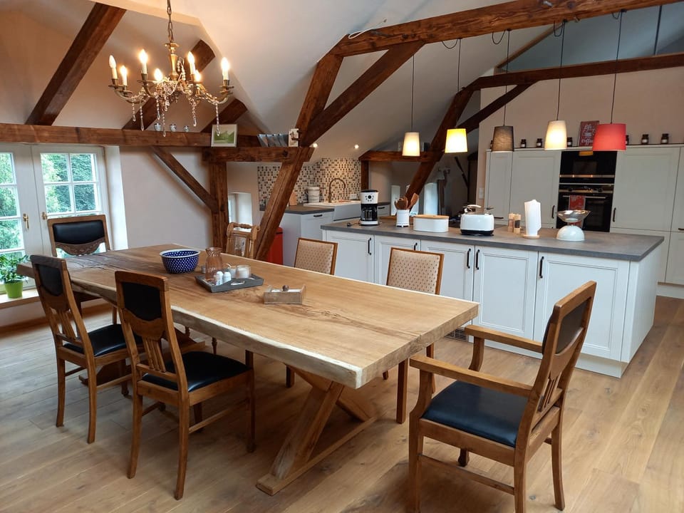 Kitchen or kitchenette, Seating area, Dining area, pet friendly, stove