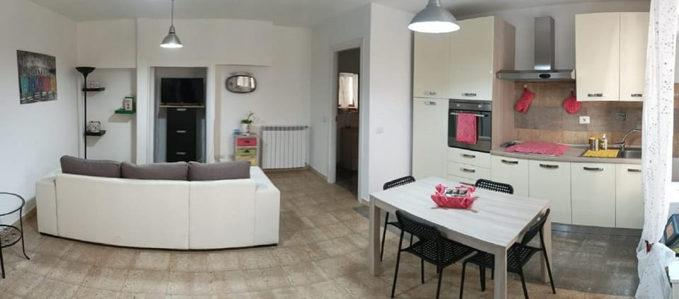 Kitchen or kitchenette, Living room, Seating area, Dining area, oven, stove