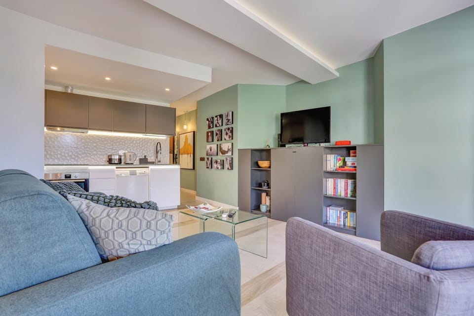 Communal lounge/ TV room