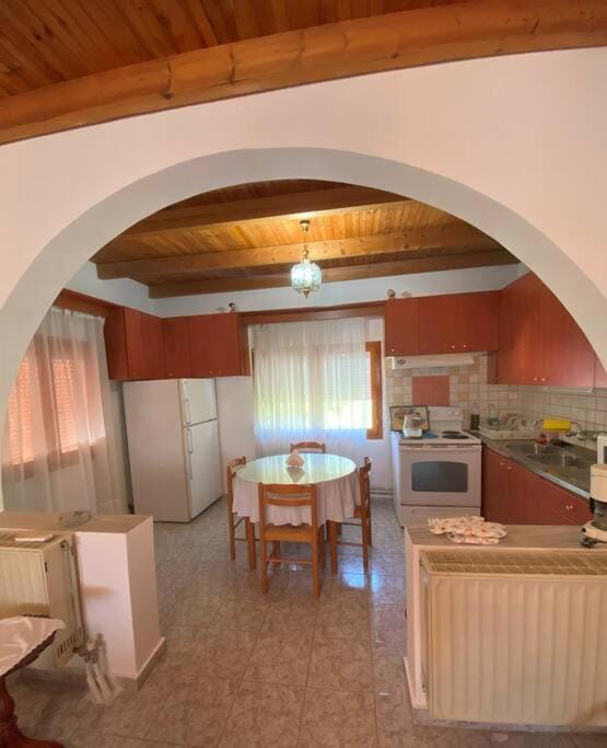 Σπίτι Σε Ελαιώνα House in Peloponnese Region