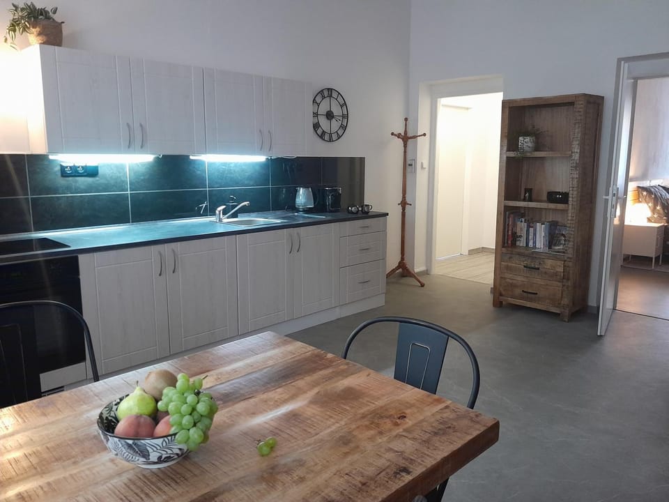 Kitchen or kitchenette, Dining area, stove