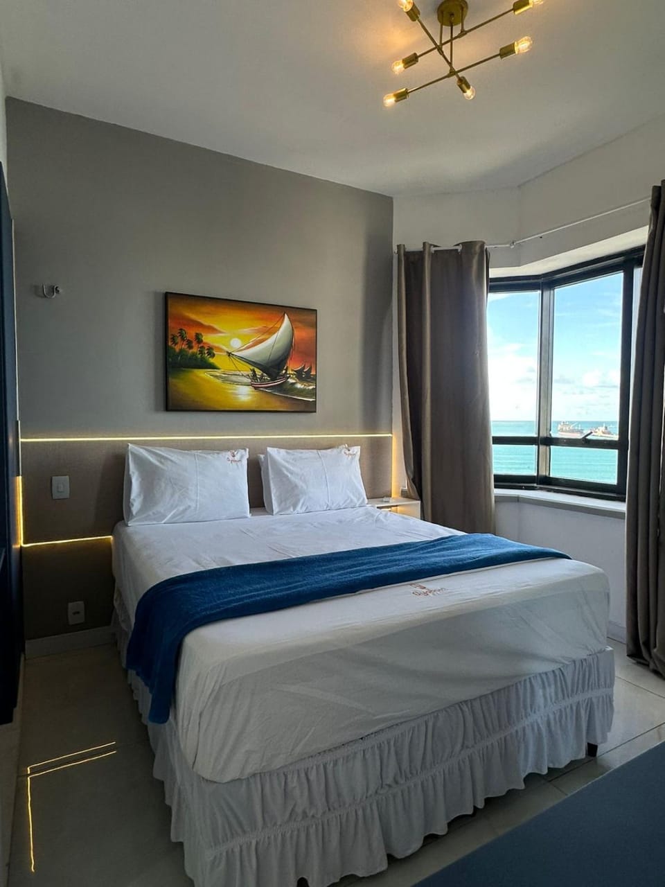 Bed, Natural landscape, Photo of the whole room, Bedroom