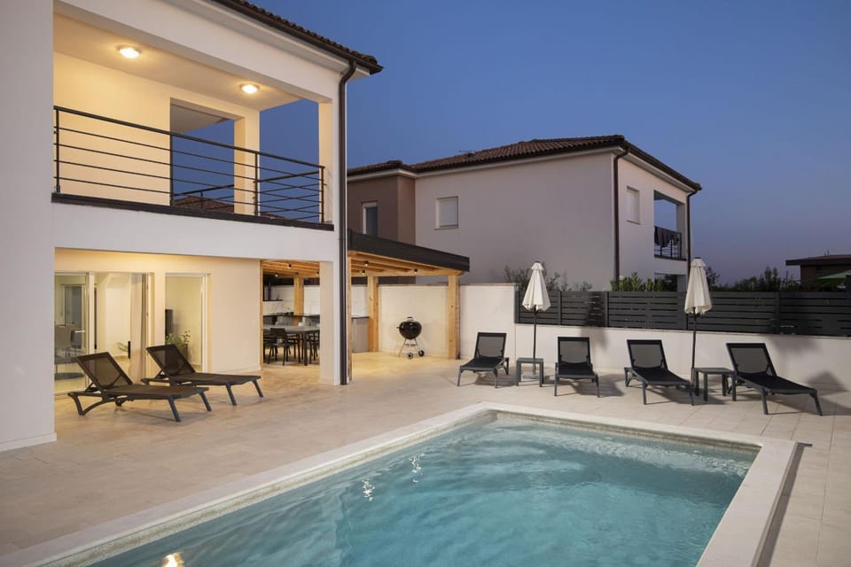 Property building, Swimming pool