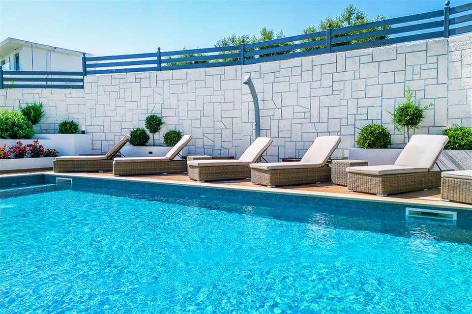 Day, Living room, Seating area, Pool view, Swimming pool