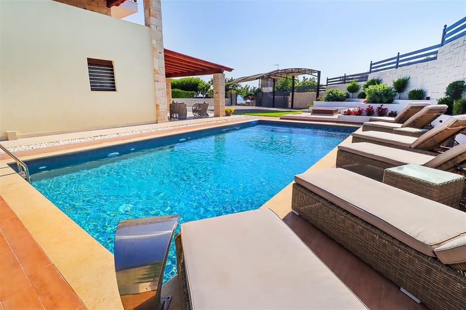 Day, Seating area, Pool view, Swimming pool