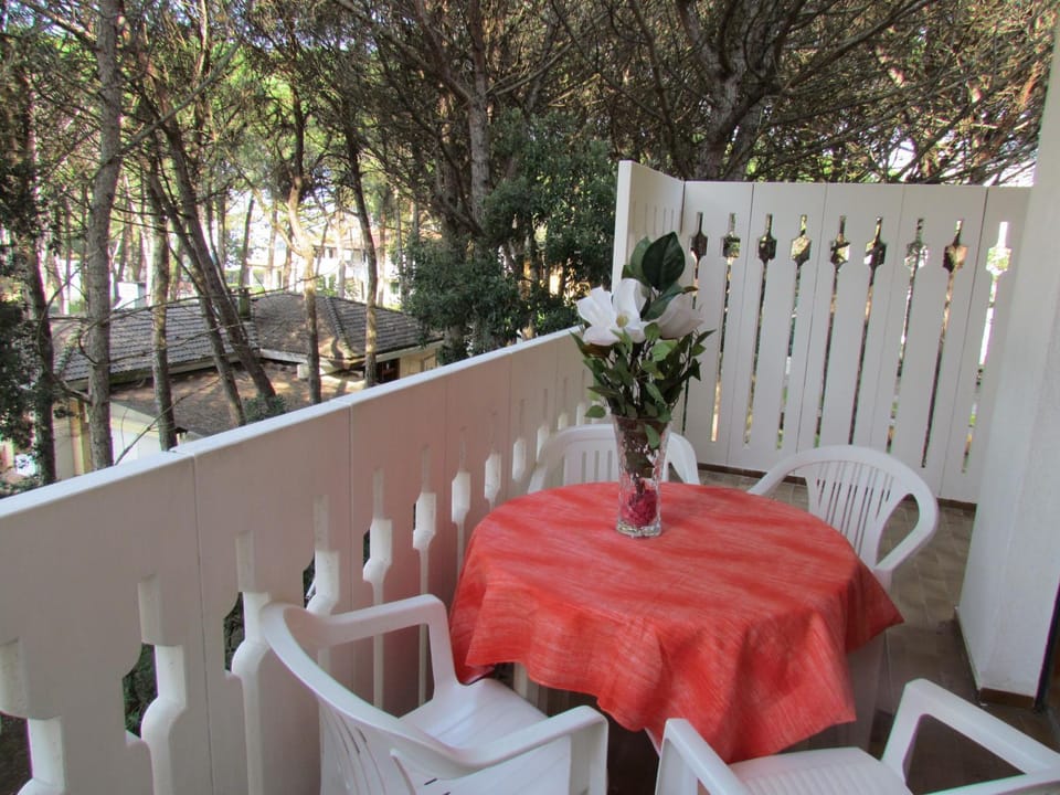 Patio, Day, Garden, View (from property/room), Balcony/Terrace, Dining area, Garden view