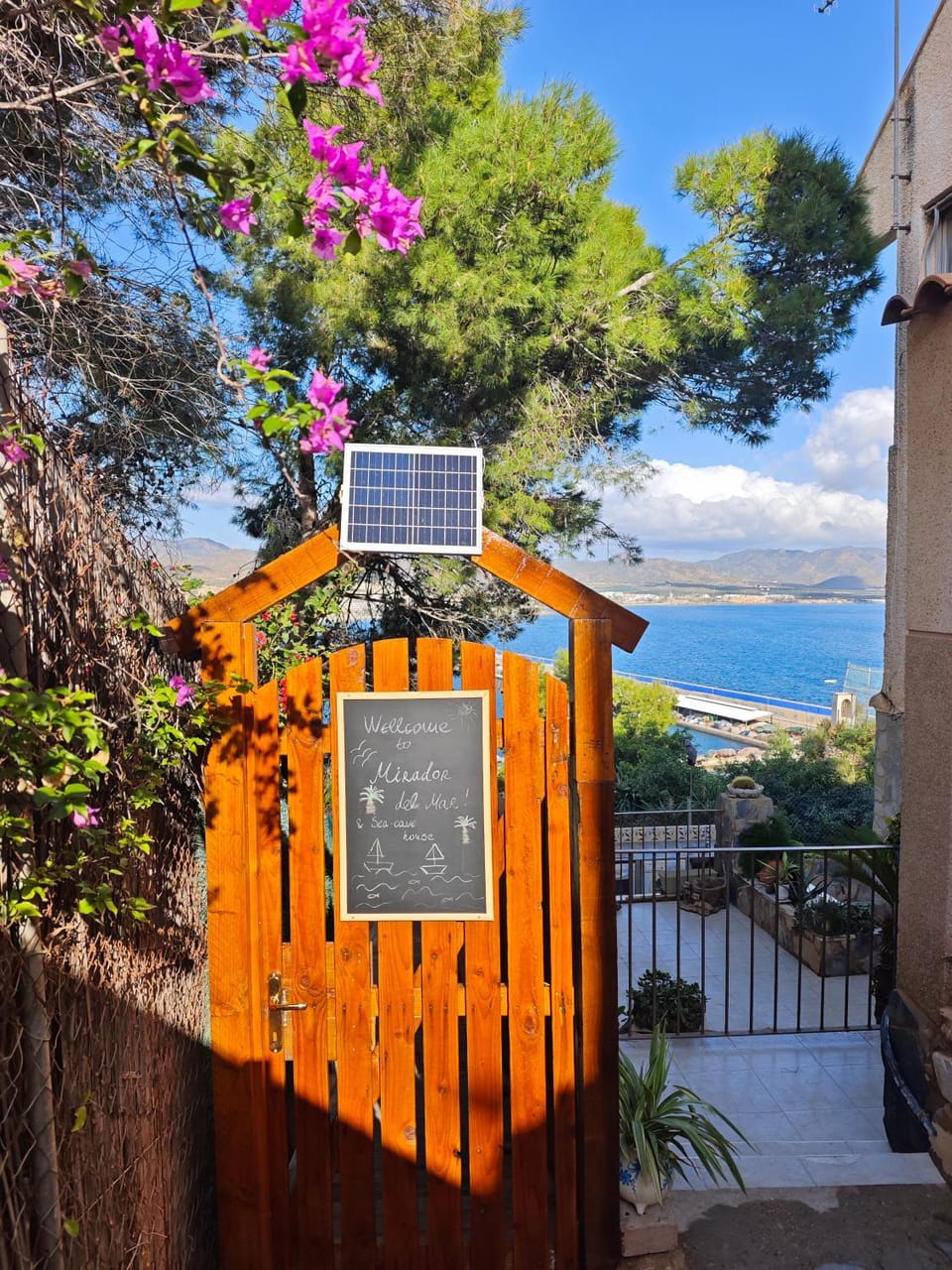 Facade/entrance, Sea view