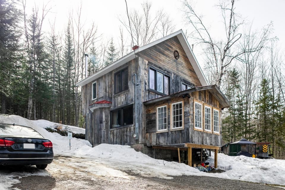 Property building, Day, Natural landscape, Winter, Parking