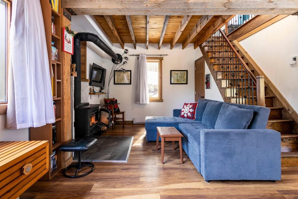 Living room, Seating area, fireplace