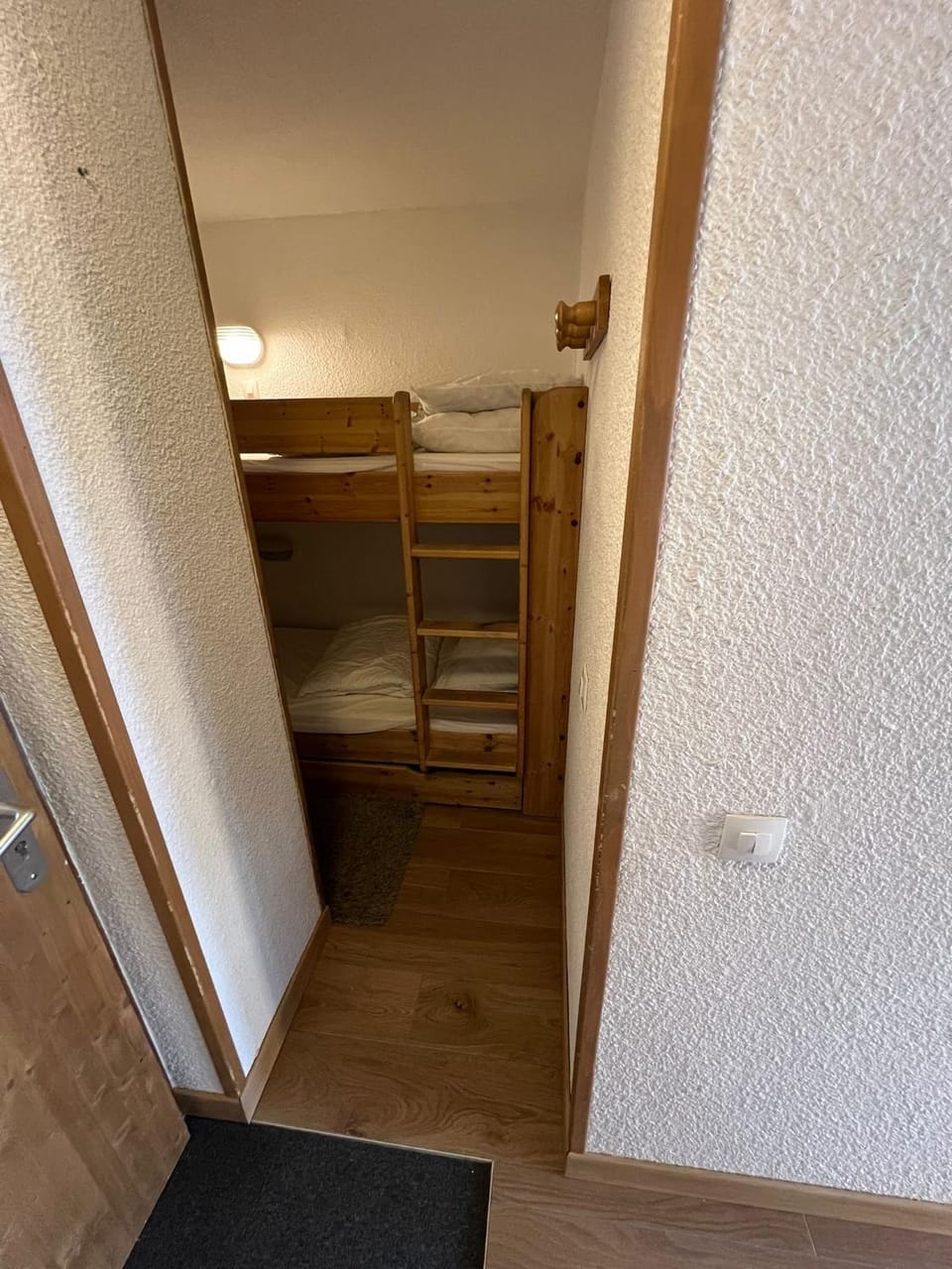 Bedroom, bunk bed