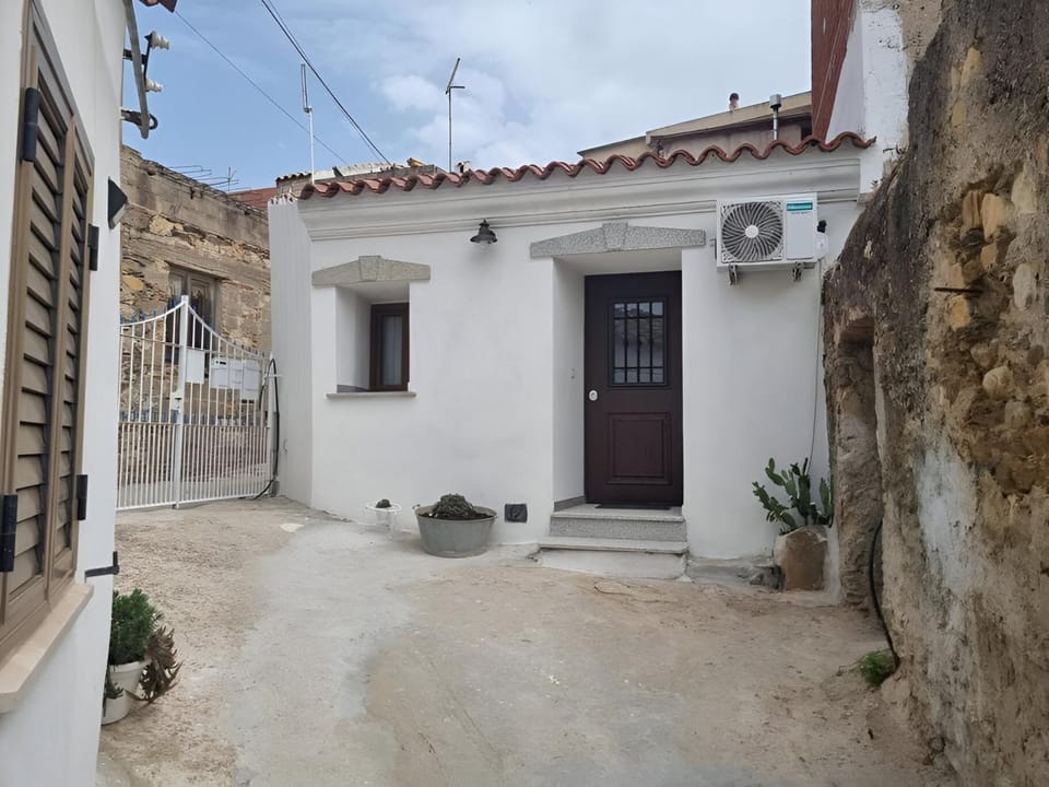 Property building, Day, Neighbourhood