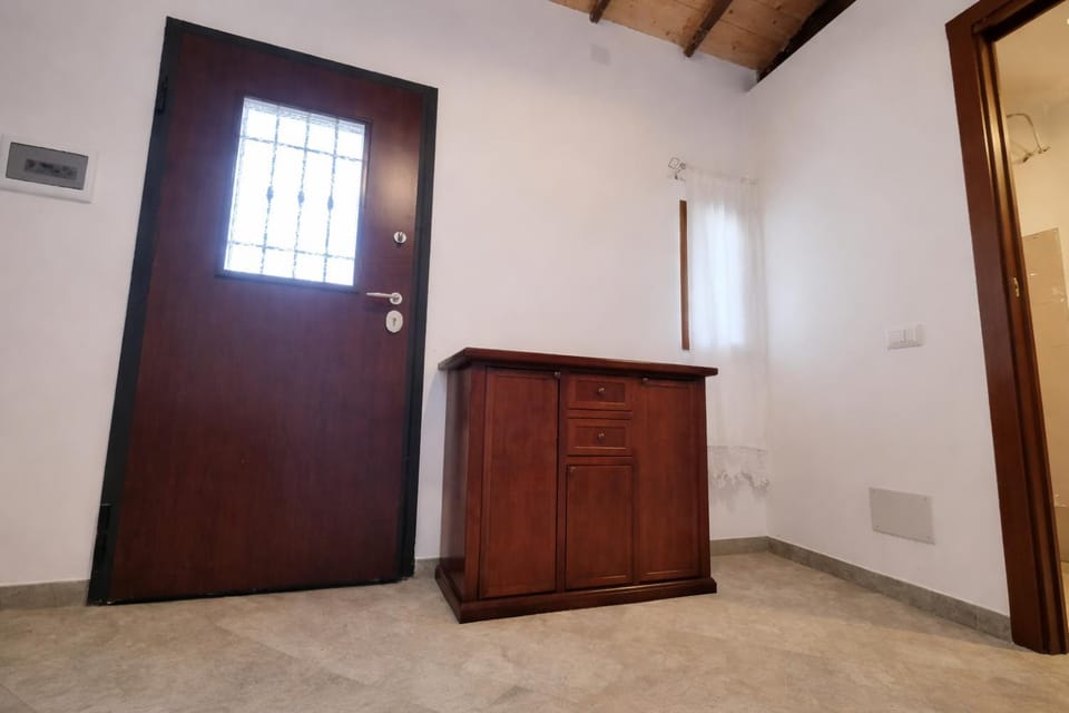 Bedroom, locker
