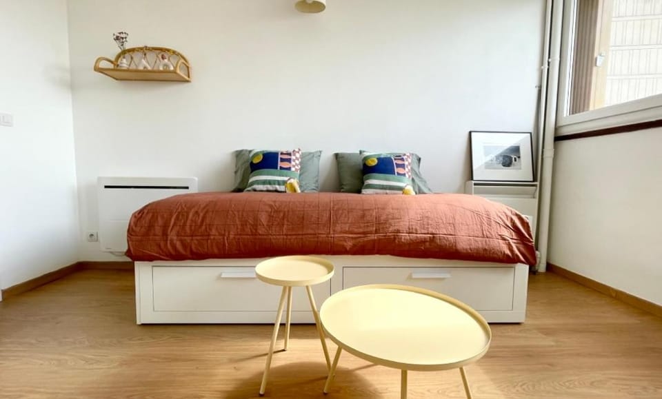 Bed, Night, Decorative detail