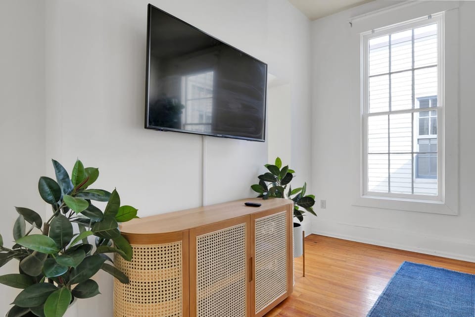 Guthrie Coke Lofts, Walkable Entertainment Apartment in Jefferson County