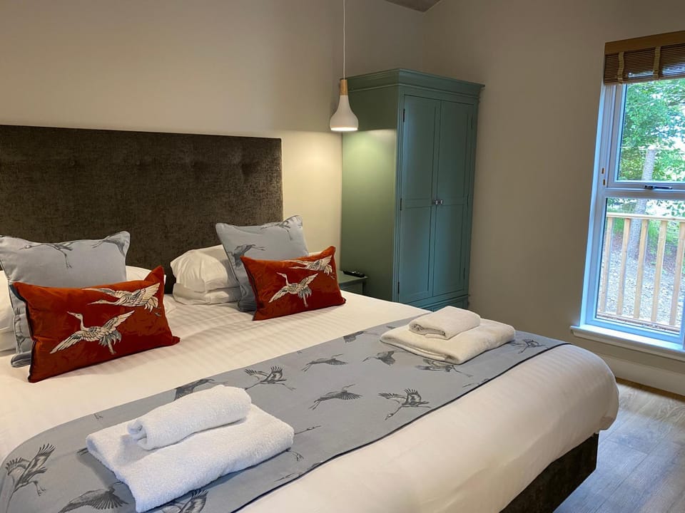 Bed, Bedroom, towels, wardrobe