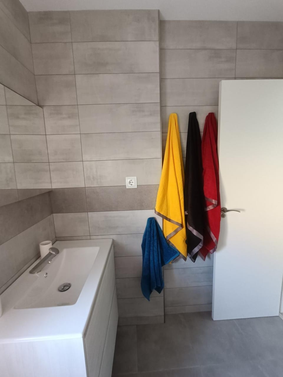 Bathroom, towels